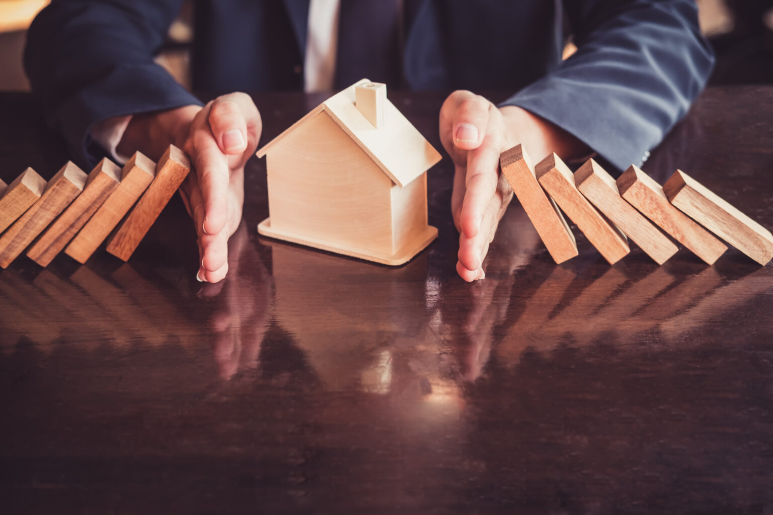 Przymusowa rozdzielność majątkowa: Czy komornik może żądać podziału majątku małżonków?