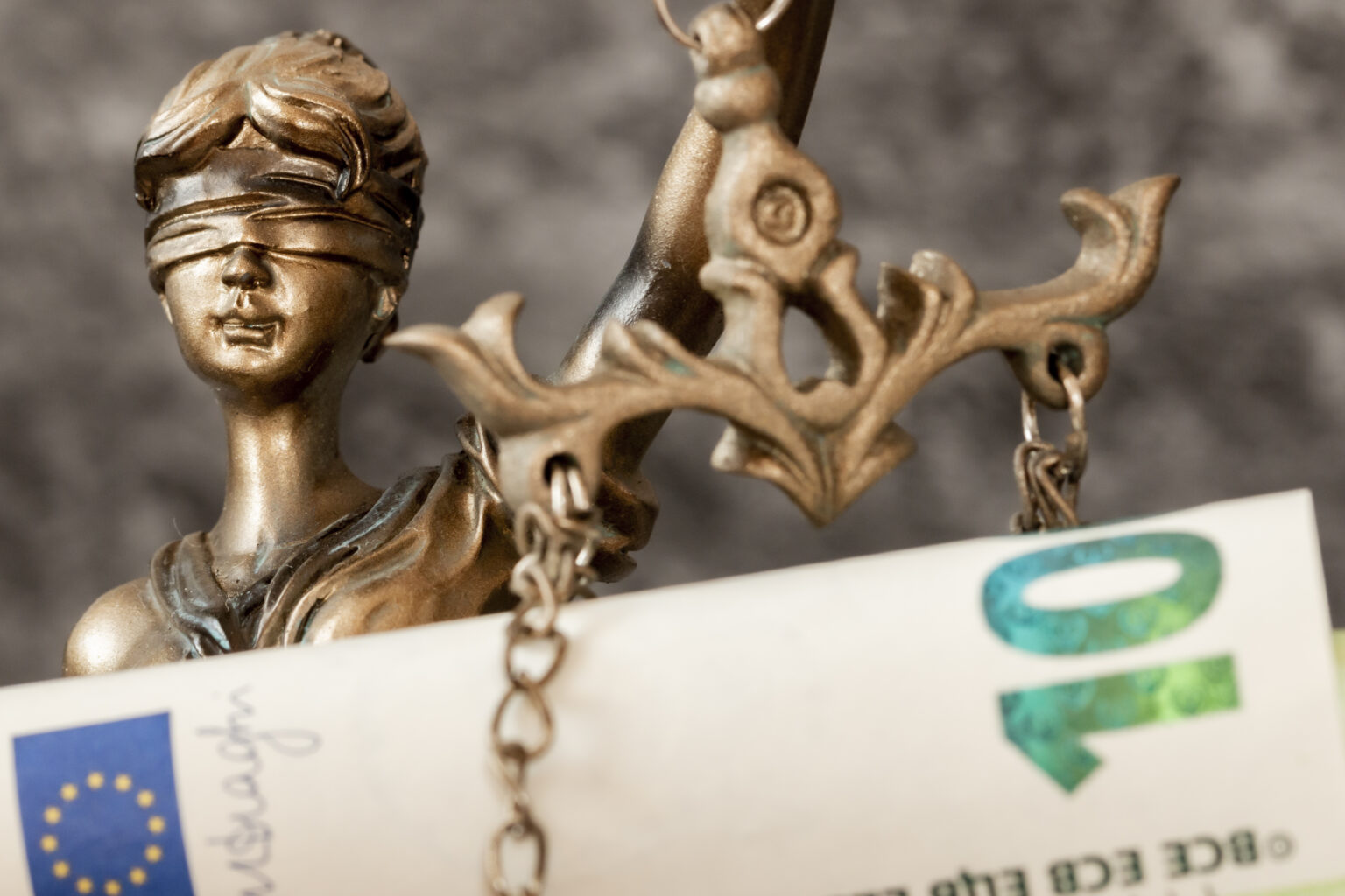 Upadłość jednego z małżonków a wspólne mieszkanie: Licytacja udziałów i zniesienie współwłasności